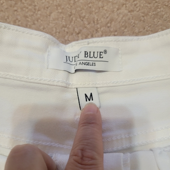Judy Blue White Distressed Denim Shorts Womrns‎ Size Medium Frayed Hem Beach - Picture 5 of 12